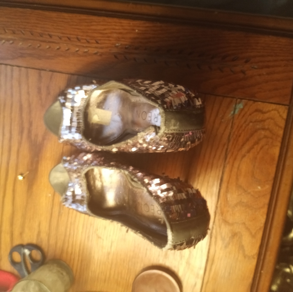 Heels Dereon